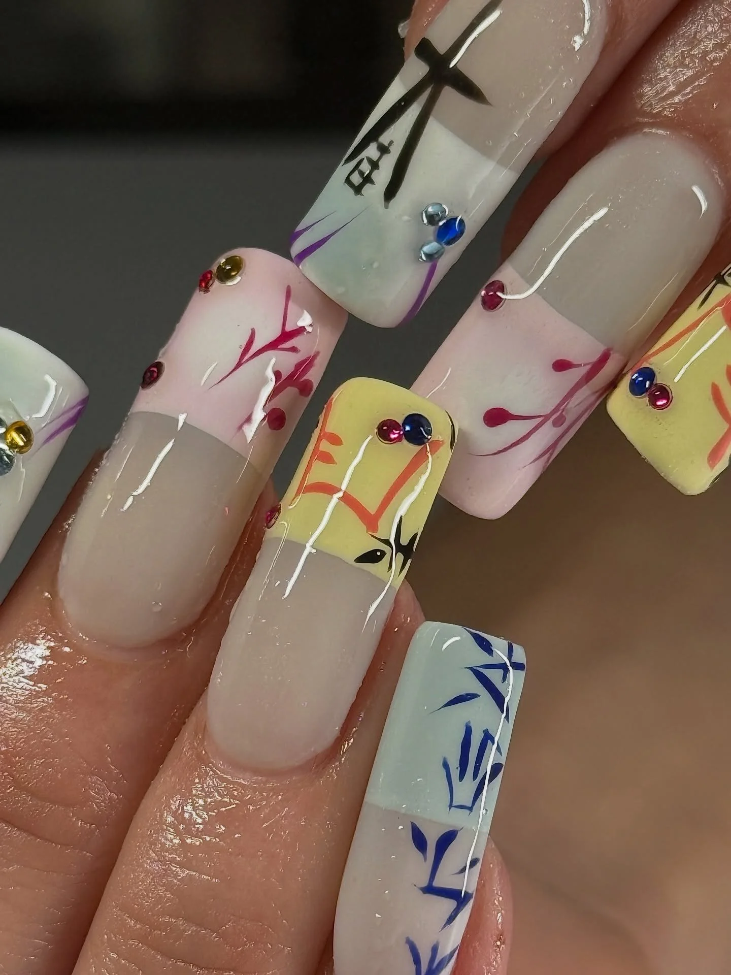 Dreaming of cherry blossoms in Japan 🌸 Spring time color palette by Jenna @jennyiounails ⁠
.⁠
Gel-X &bull; Level 3 ⁠
📍179 Orchard Street, New York City