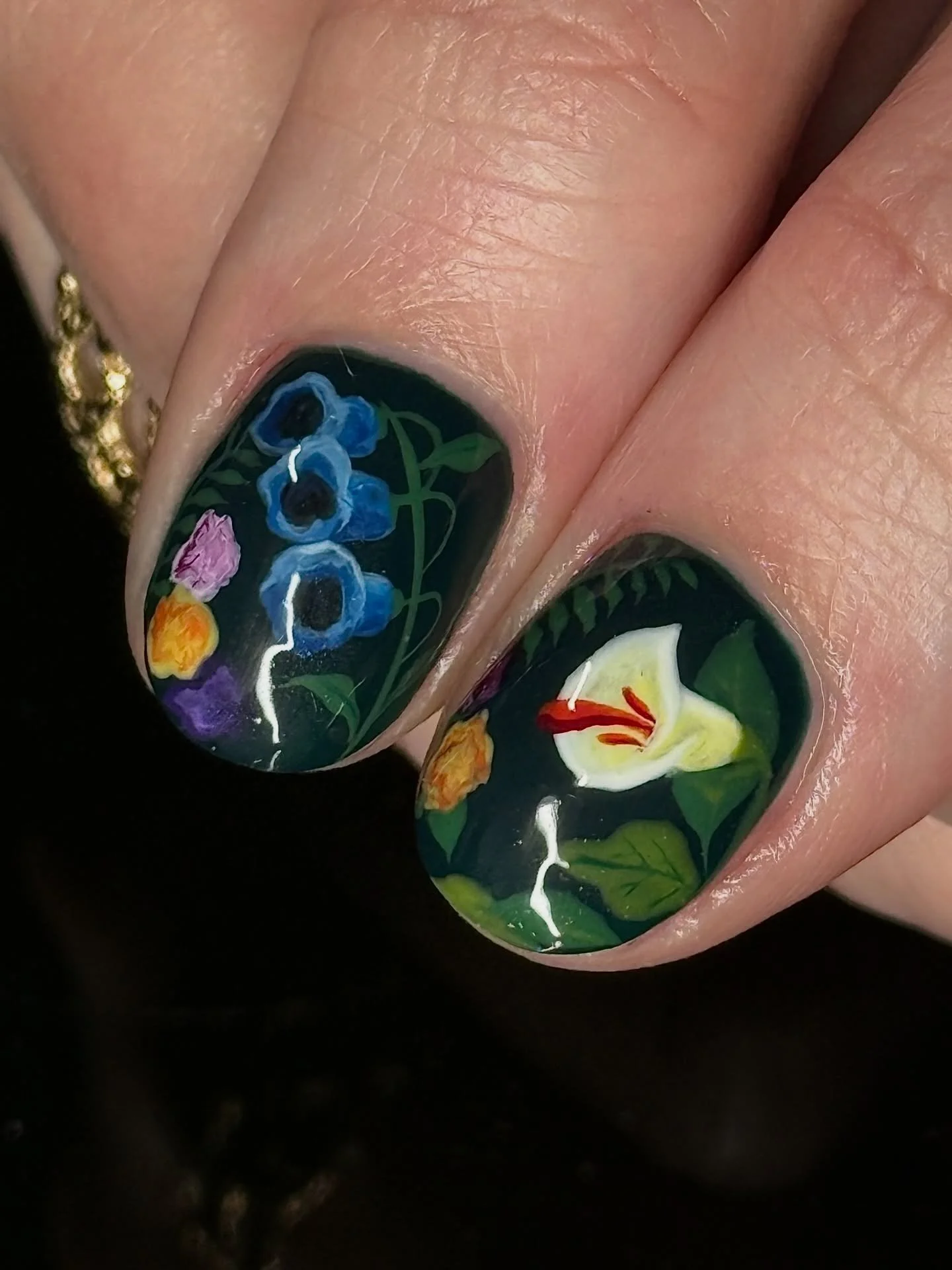 A little ✨whimsy✨ for the girls! Alice In Wonderland themed shorties for spring by Serena @serenadidem