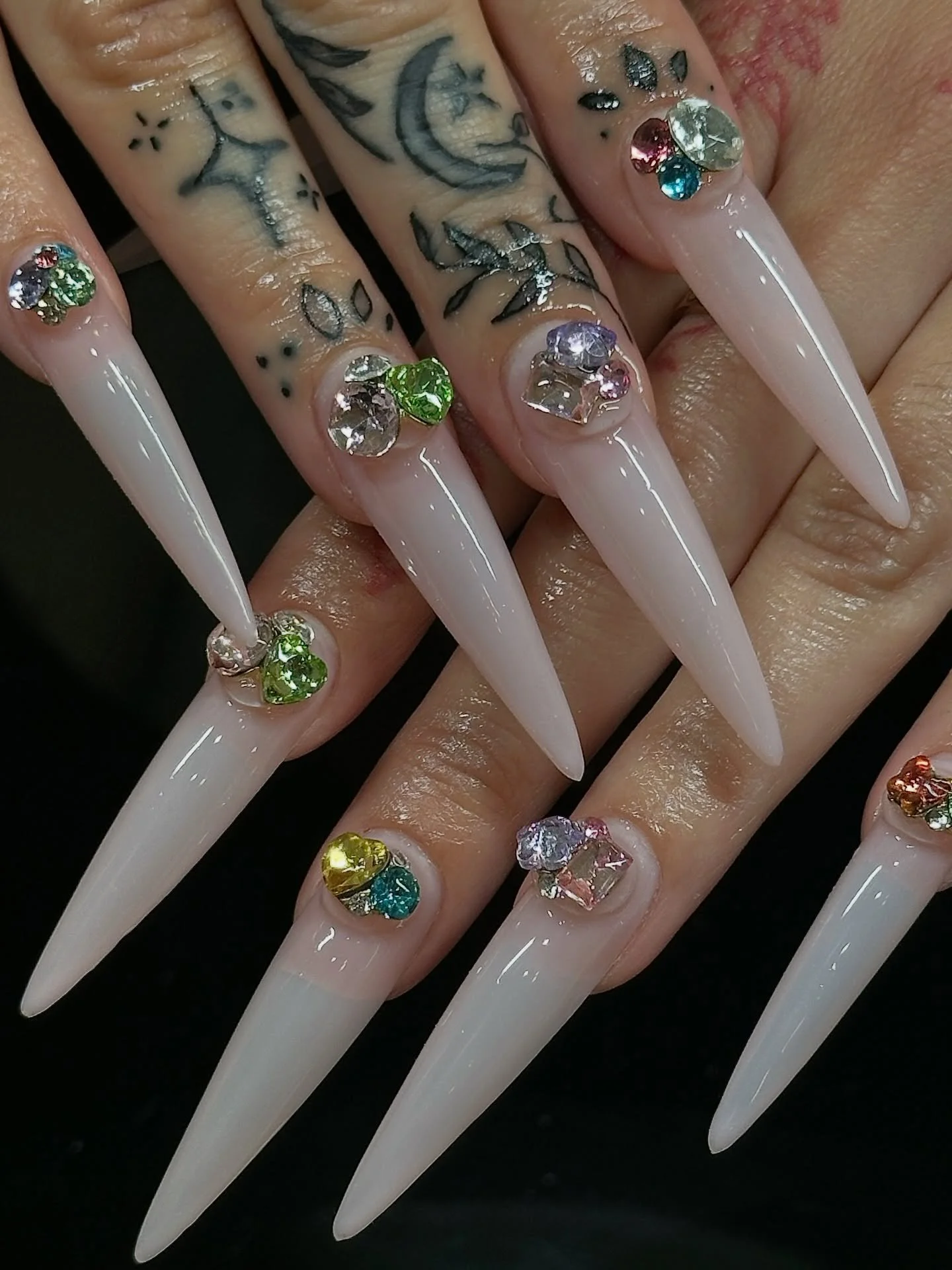 Cr&egrave;me de la cr&egrave;me 🥛🎀 Milky stilettos by Tallulah @tallulahjetnails for @zenani.mp3 
.⁠
Gel-X &bull; Level 2 ⁠
📍New York City