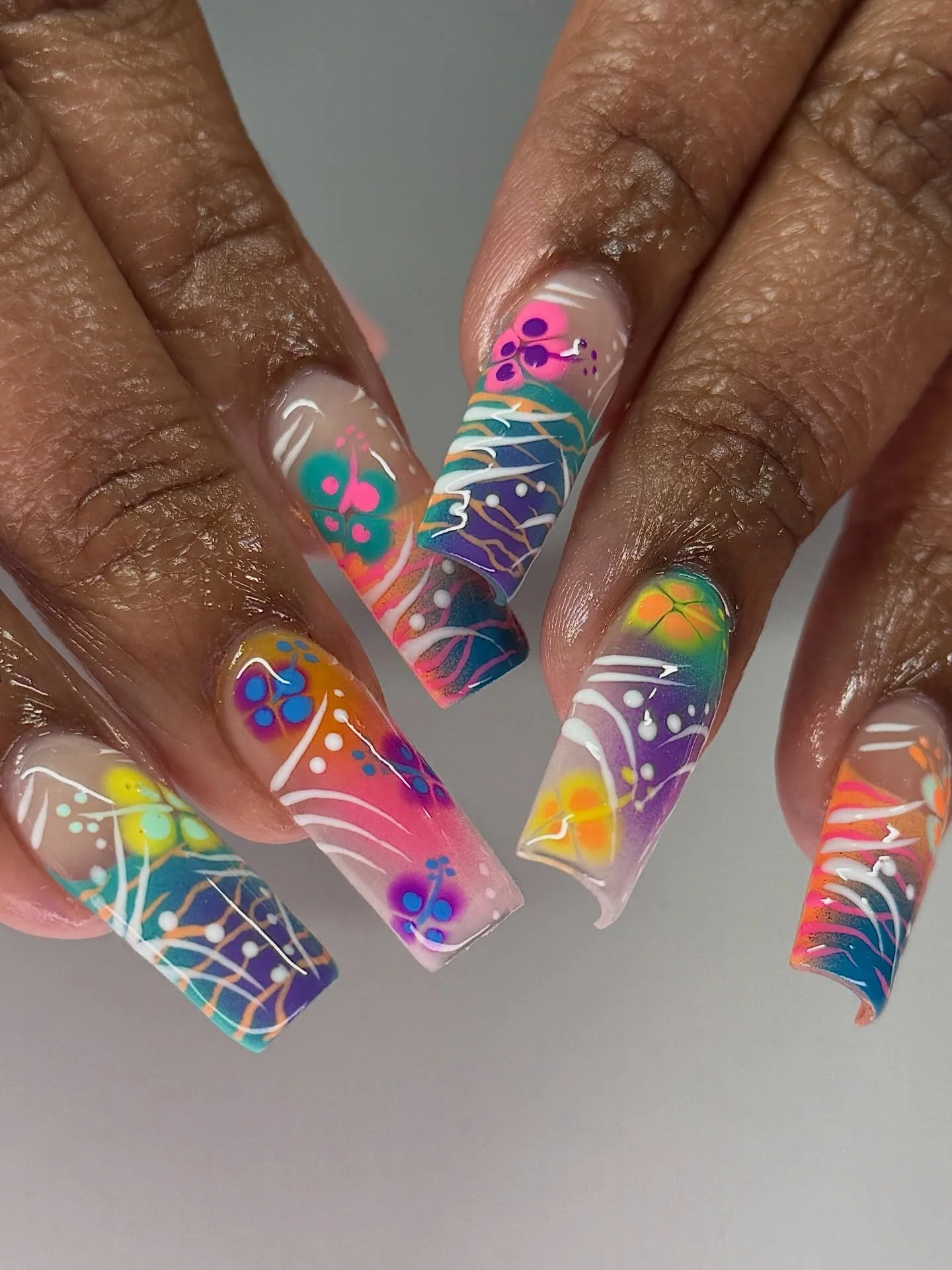 And when we say &ldquo;90s set&rdquo; this is what we mean!! 👏🏼 Tropical 90s line work by Alize @nailafied 🌸⁠
.⁠
Gel-X &bull; Level 4⁠
📍Lower East Side NYC⁠