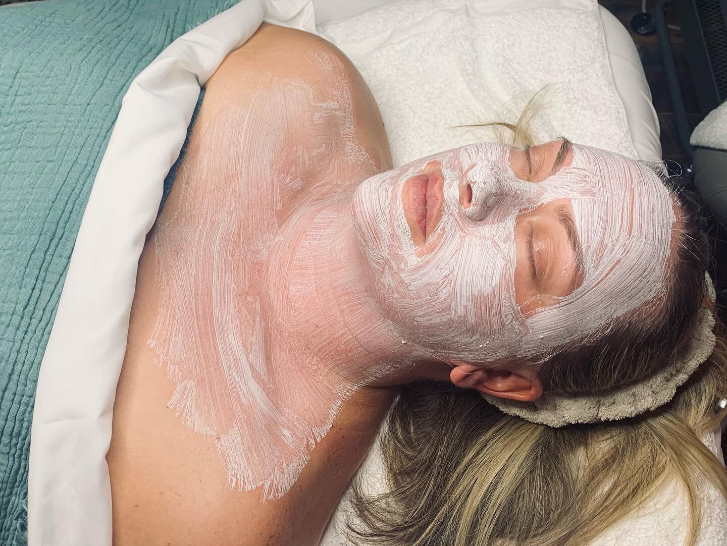 She makes wearing an enzyme mask look elegant somehow! We are using @bioelements extra strength enzyme therapy which I am in love with. It has some of the most effective enzymes in esthetics, yet it isn&rsquo;t as irritating as most. It also smells l