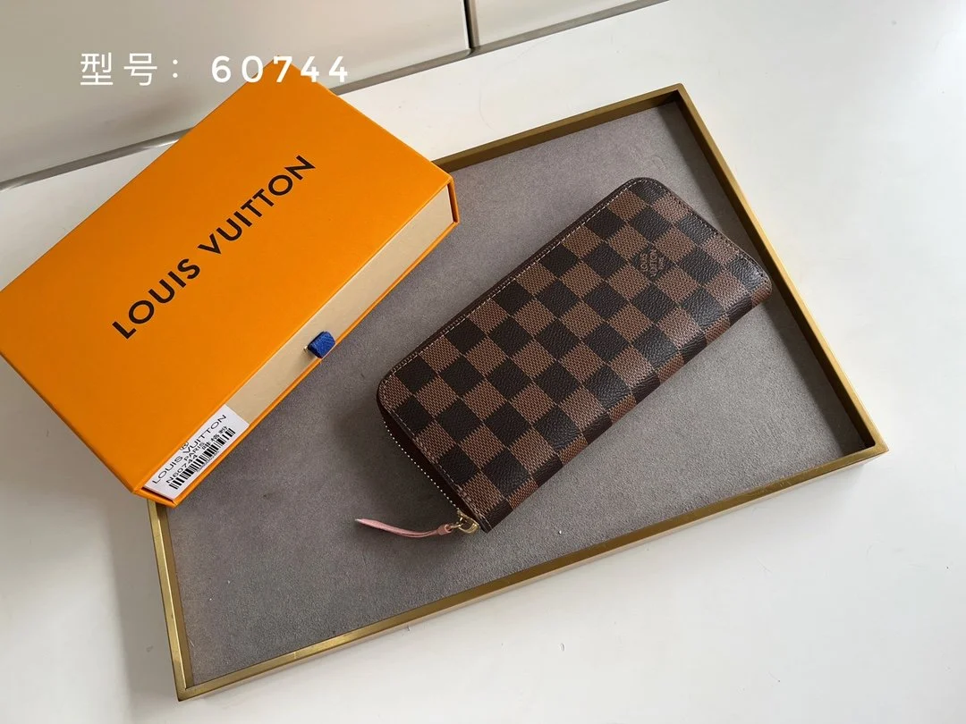 LV ZIPPY WALLET