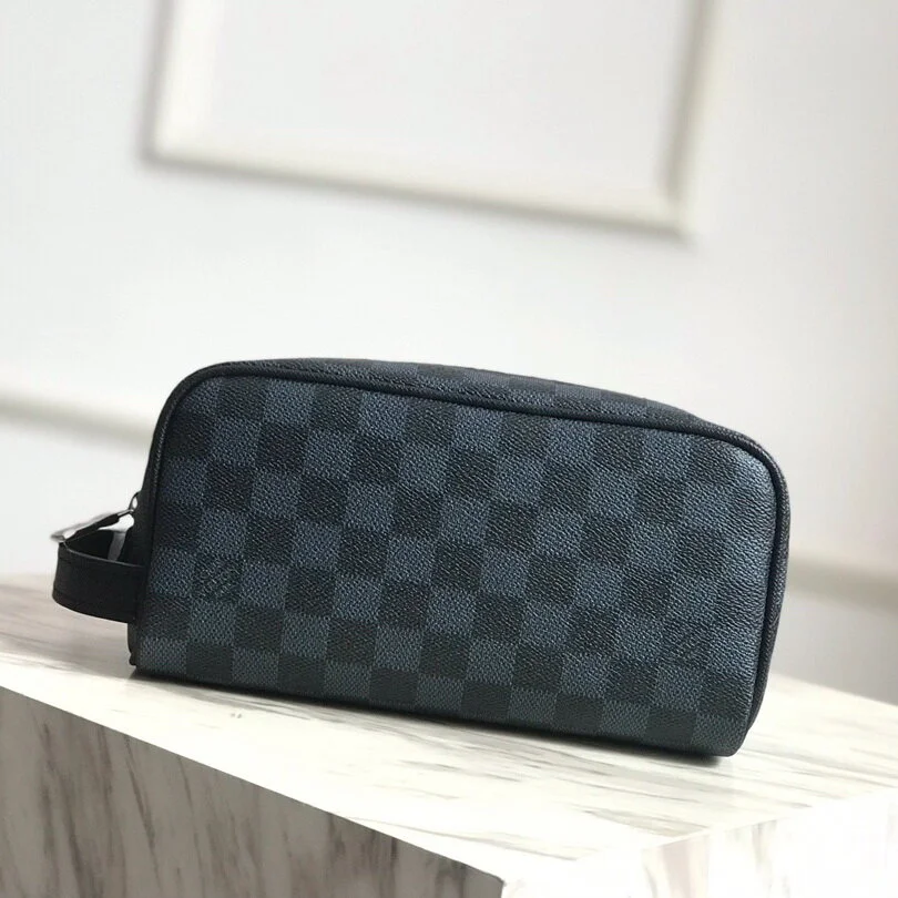 LV WASHBAG