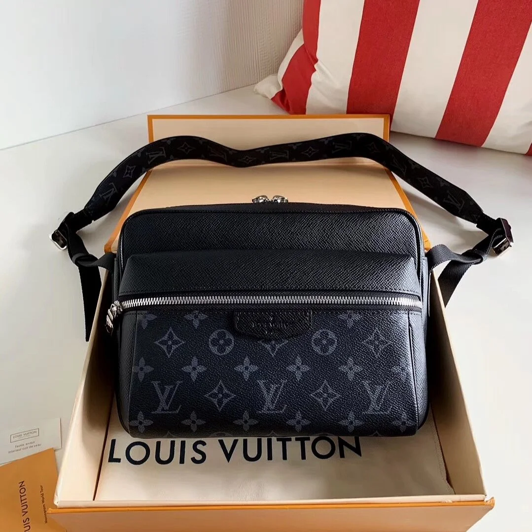 LV OUTDOOR BUMBAG