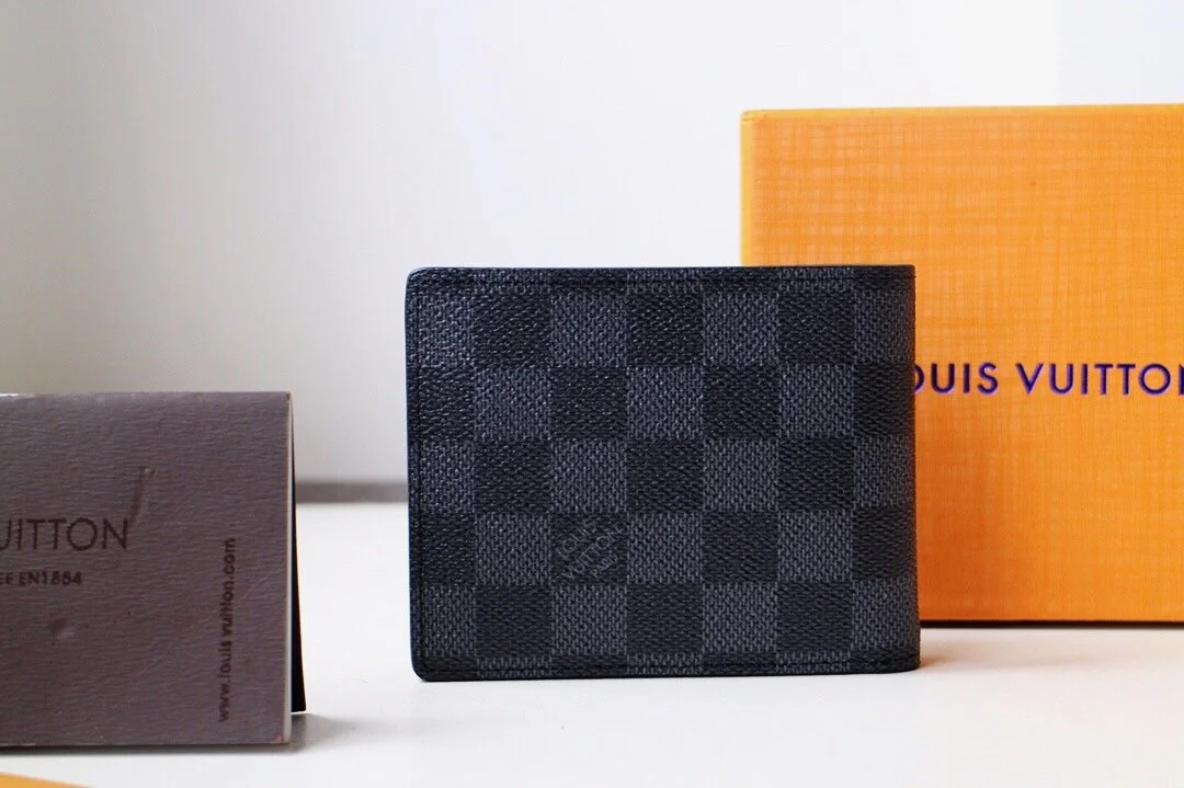 LV MULTIPLE WALLET