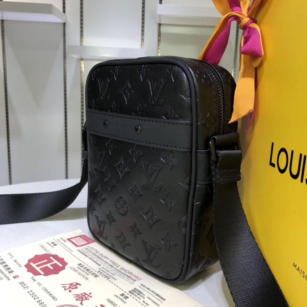 LV MAN BAG