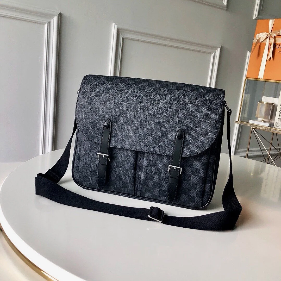 LV CHRISOPHER