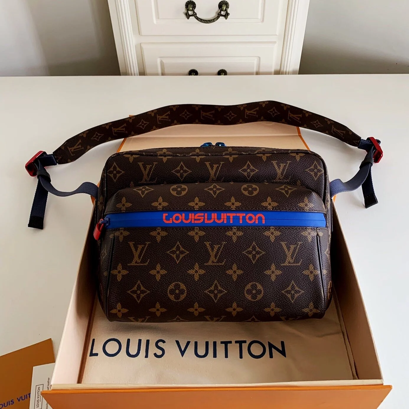 LV MESSENGER