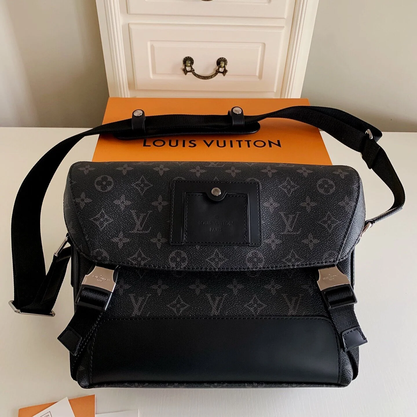 LV VOYAGER