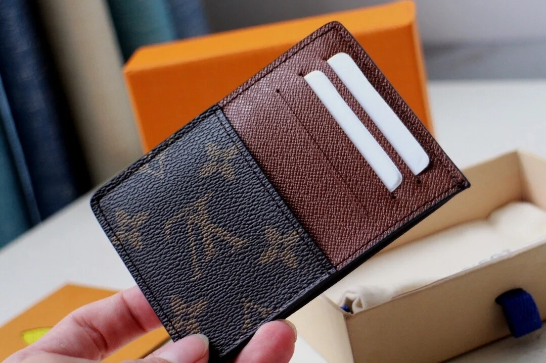 LV CARD HOLDER