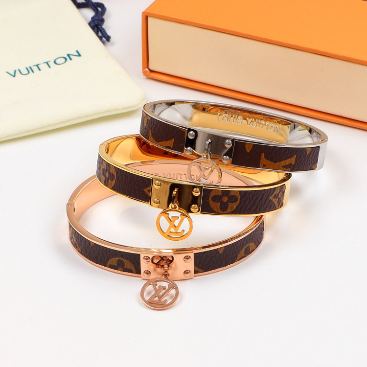 LV Circle Reversible Monogram Louis Vuitton Bracelet | LOUIS VUITTON ®