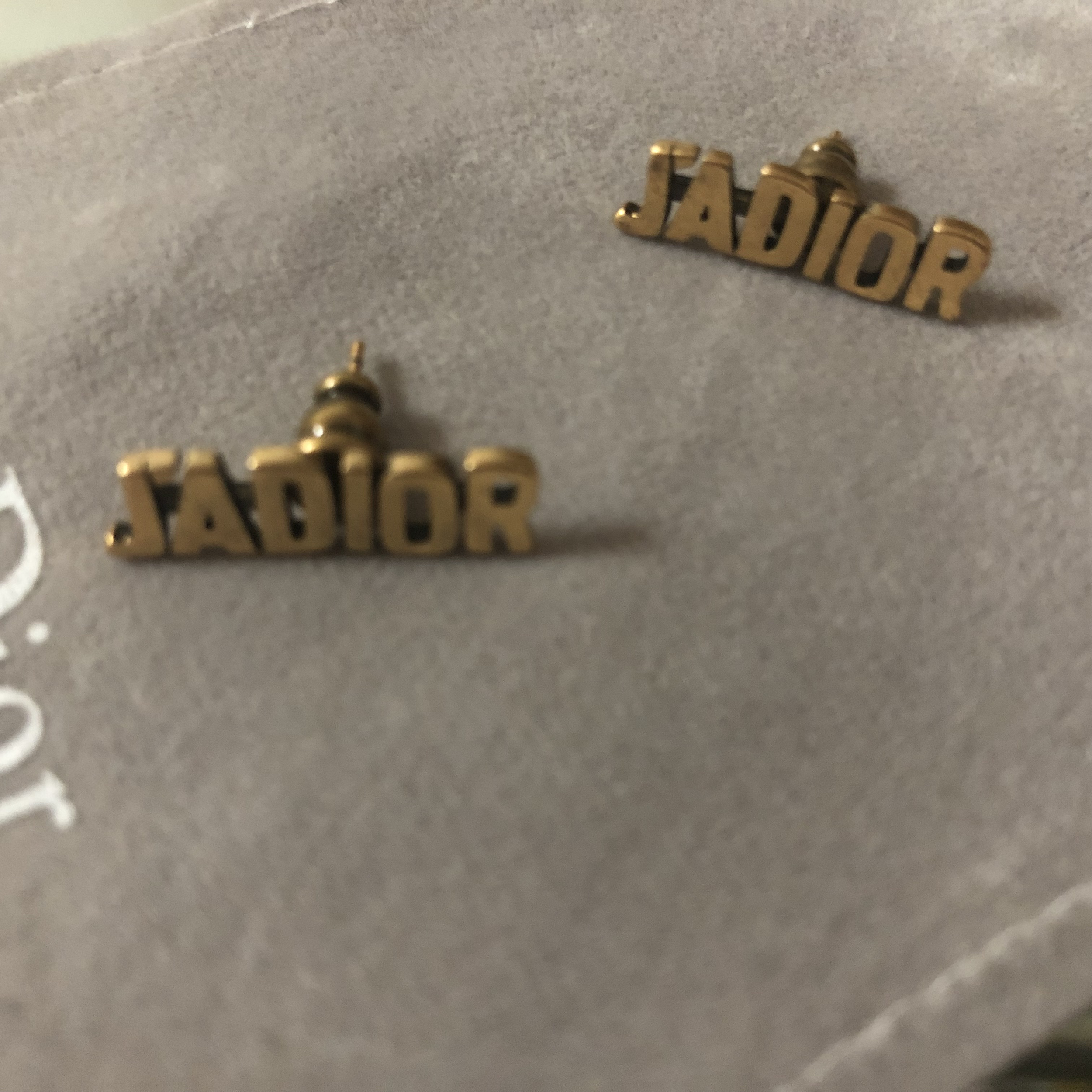 D EARRING