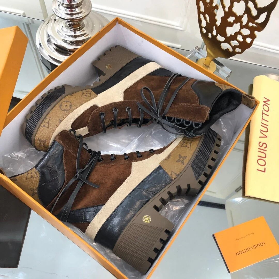 LV LAUREATE DESERT BOOT