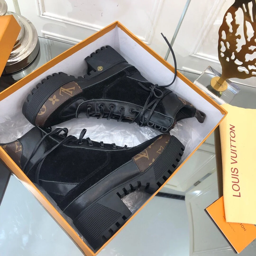 LV LAUREATE DESERT BOOT