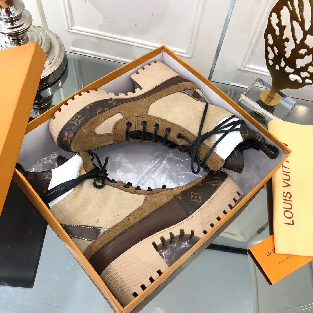 LV LAUREATE DESERT BOOT