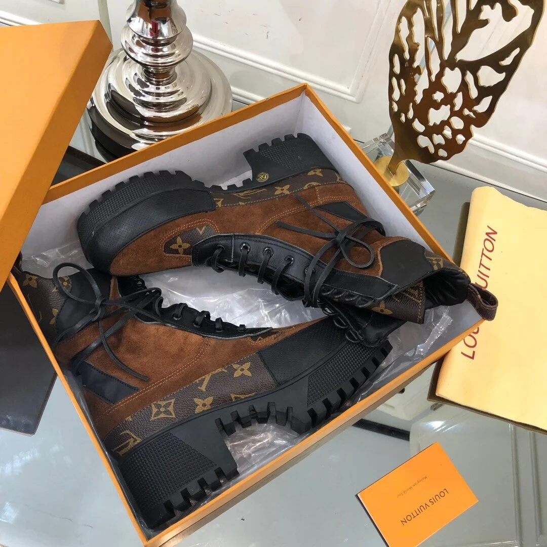 LV LAUREATE DESERT BOOT