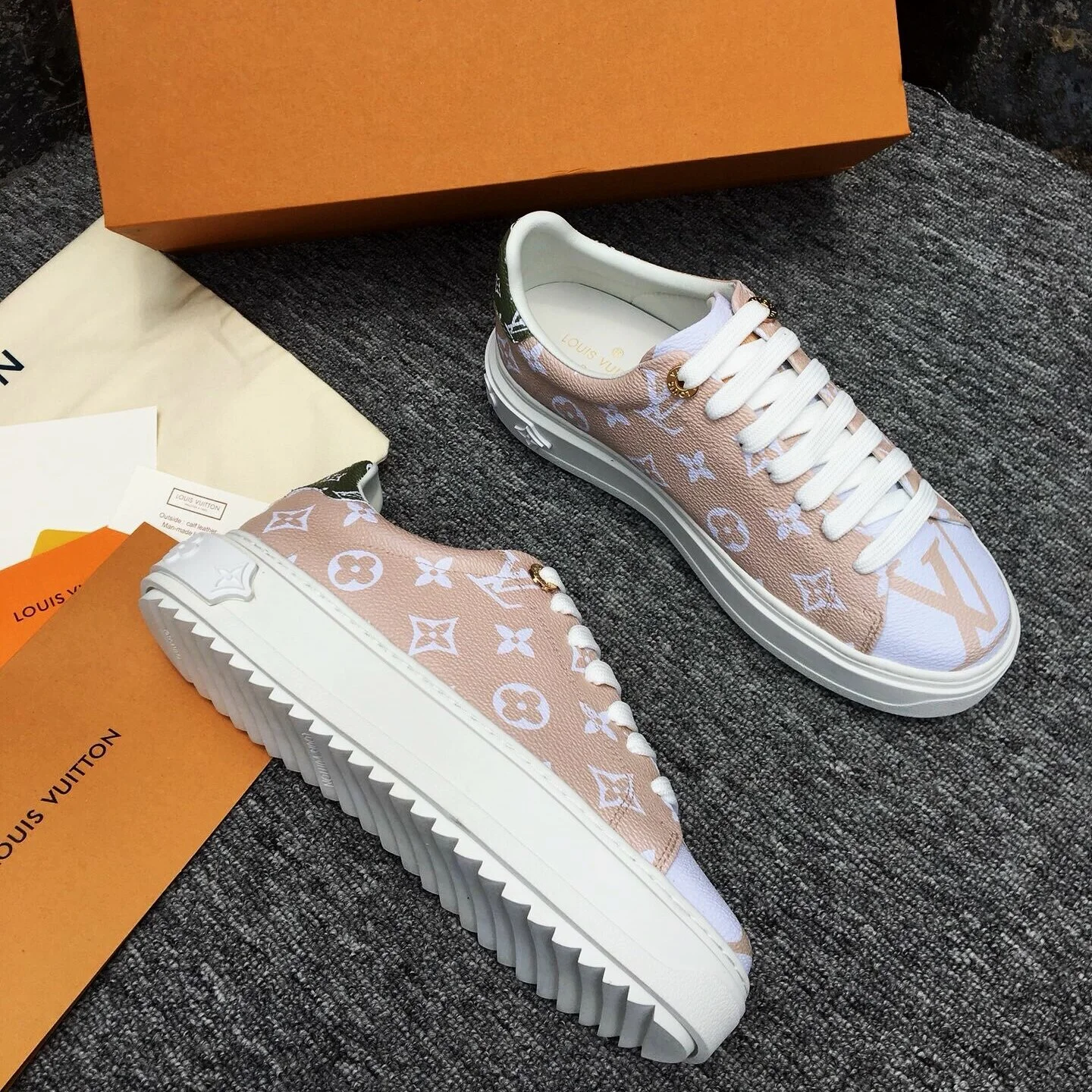LV FRONTROW SNEAKER