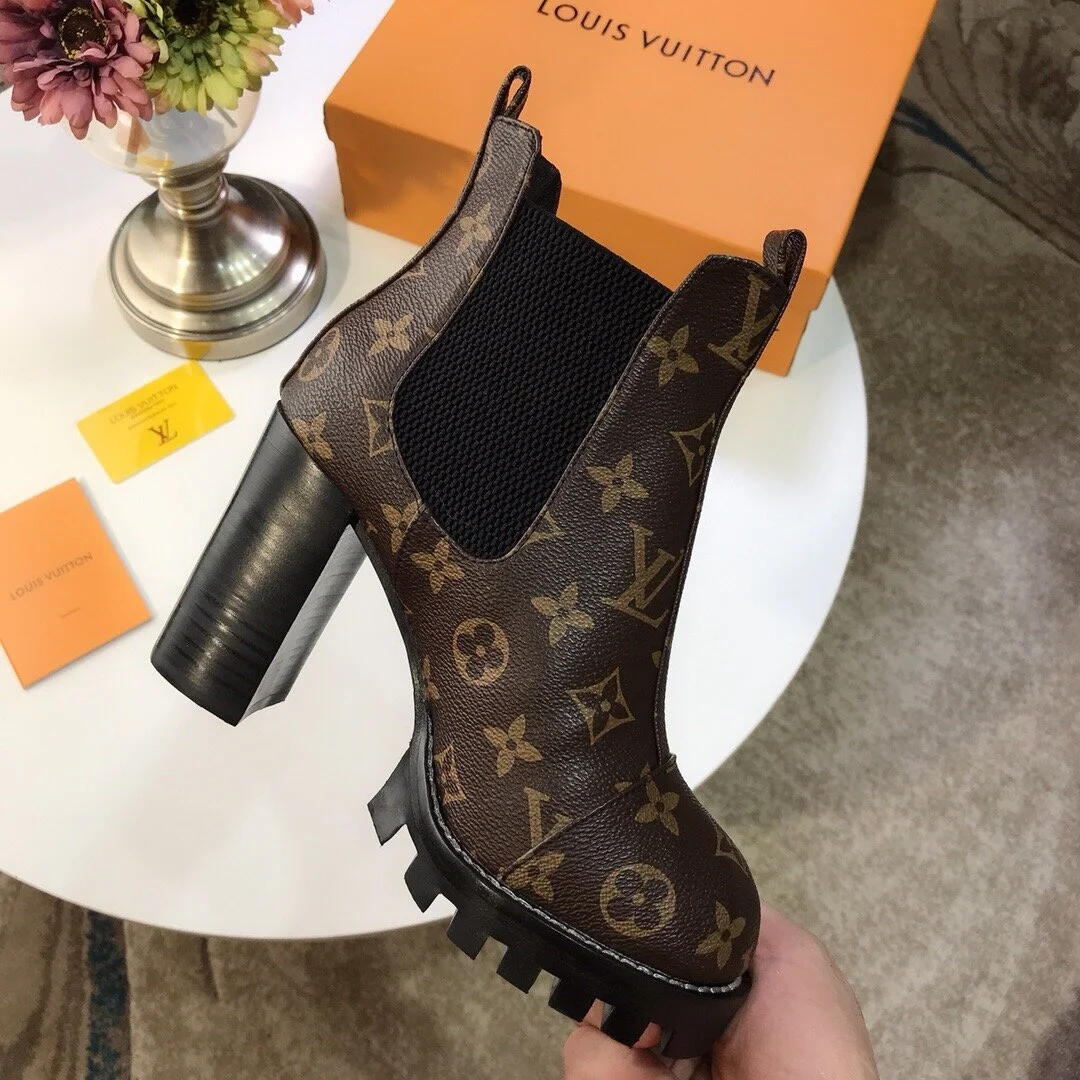 LV LIMITLESS ANKLE BOOT