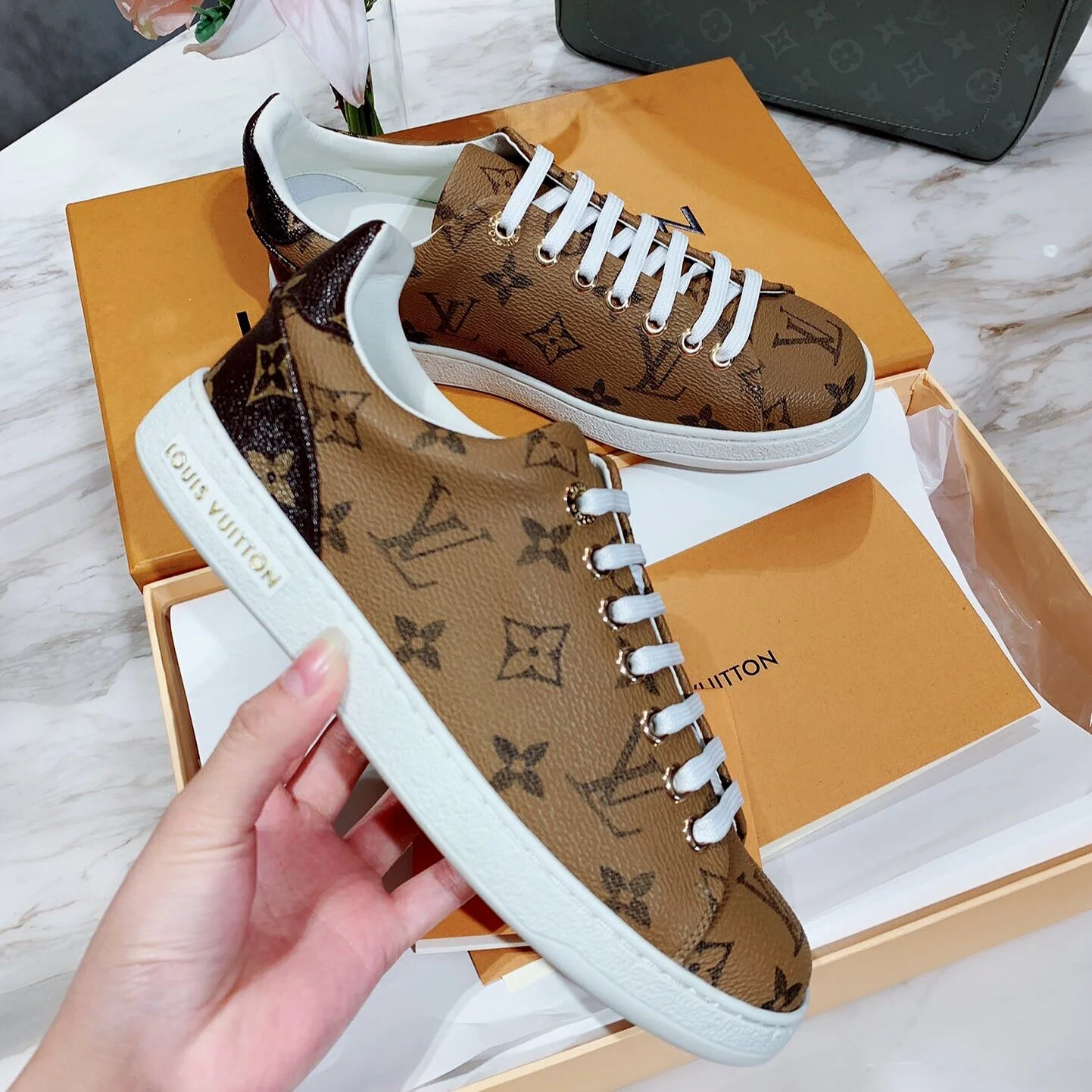 LV FRONTROW SNEAKER