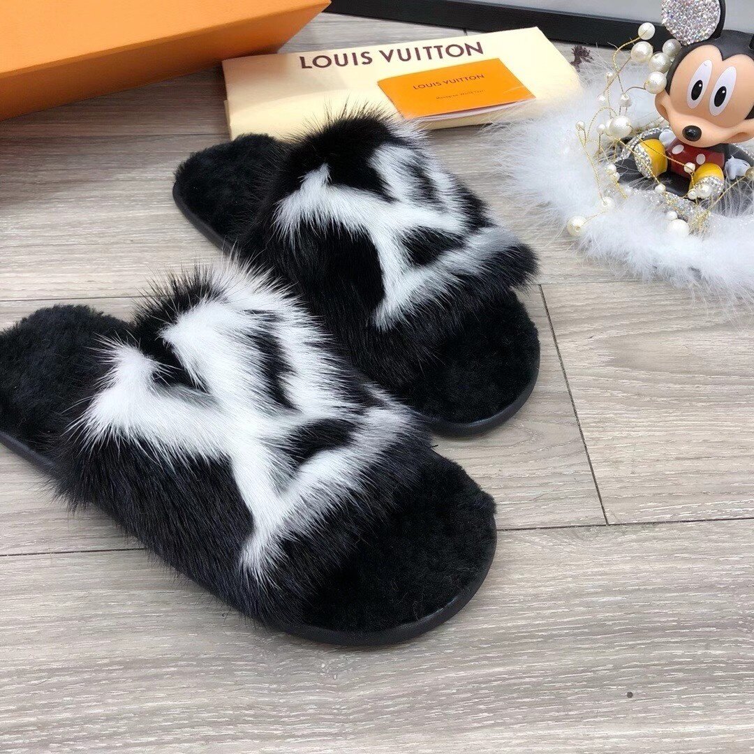 lv fluffy slippers｜TikTok Search