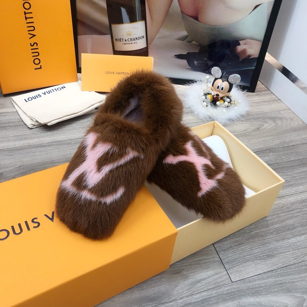Louis Vuitton premium quality slippers collection latest stock Size 40-44  Order fast limited stock dm for the order, By SHOE VELA