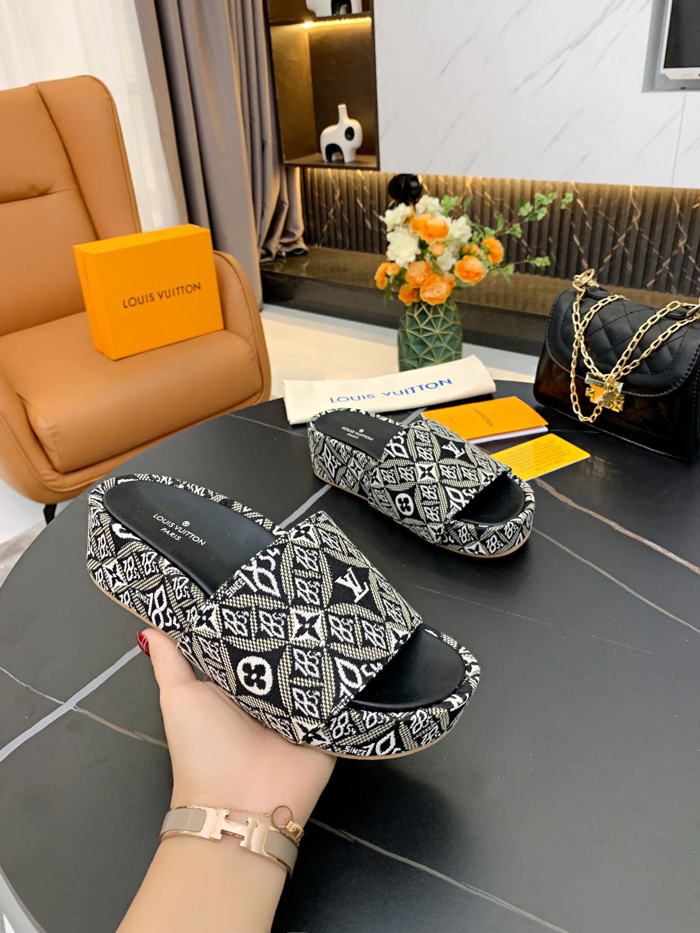 lv platform slides