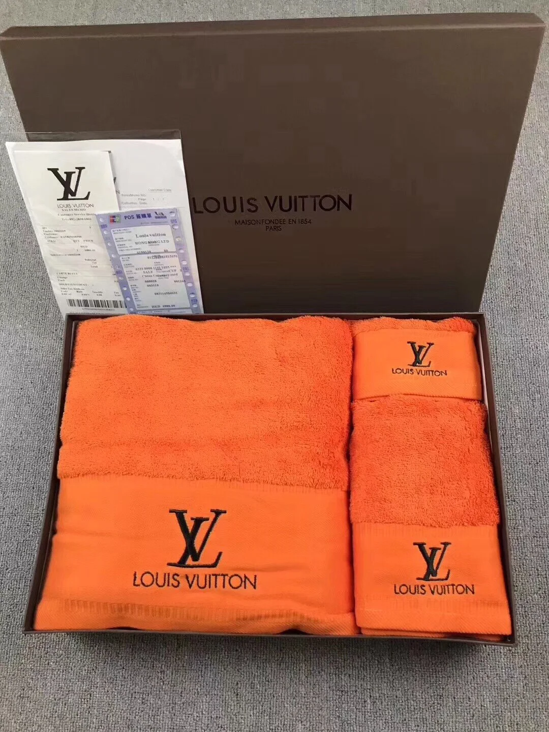 LV TOWELS