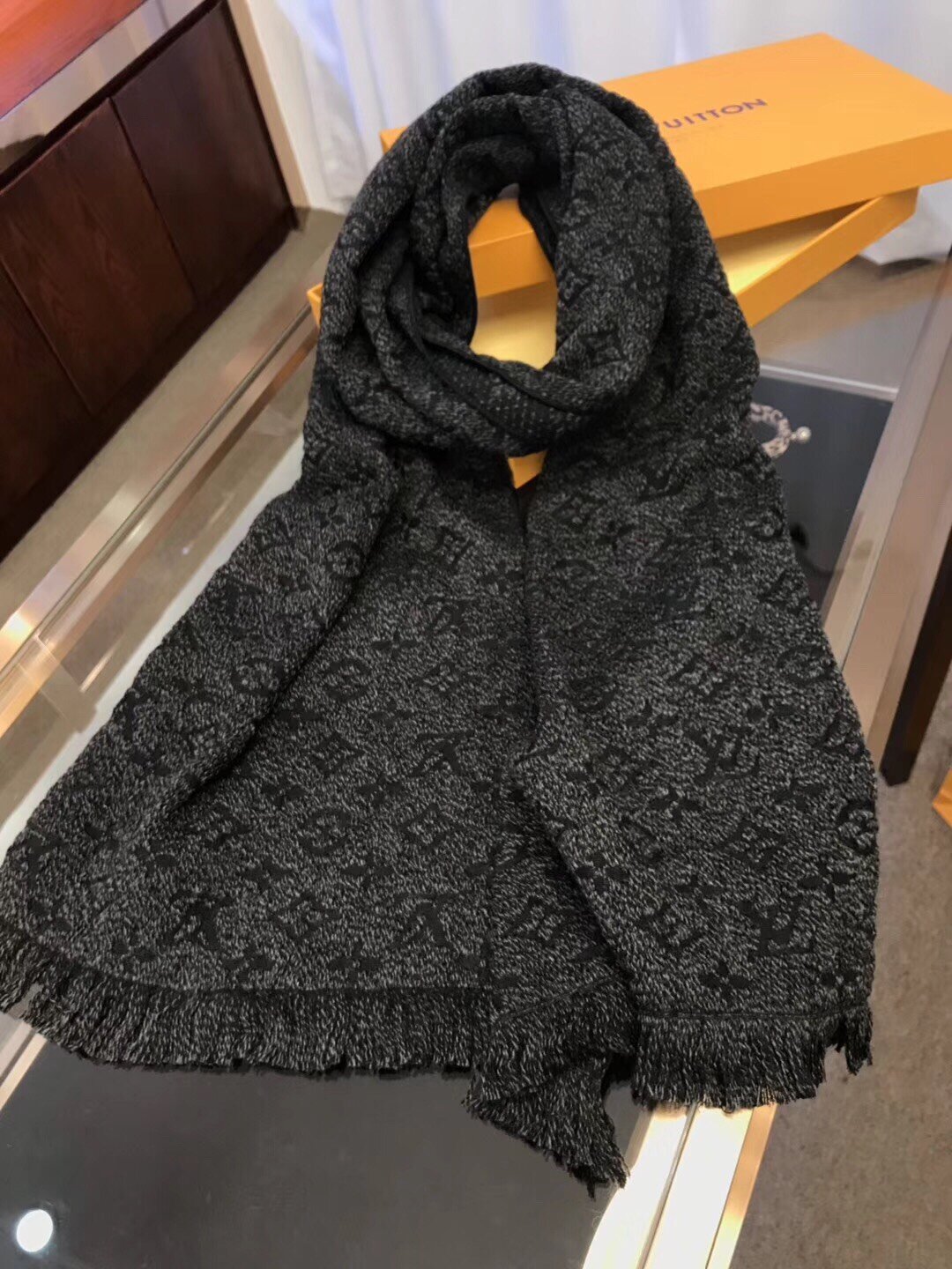 LV SCARF
