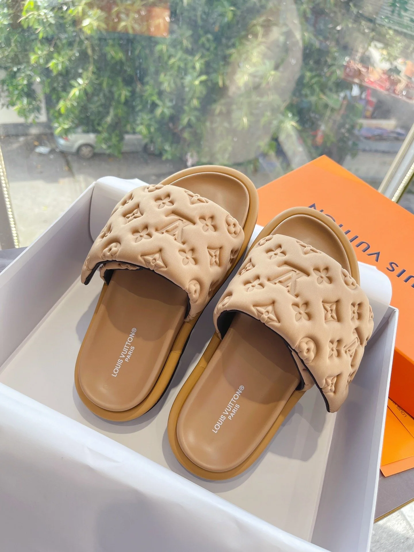 Brown Women's Louis Vuitton Sliders Mule Slides Louis Vuitton