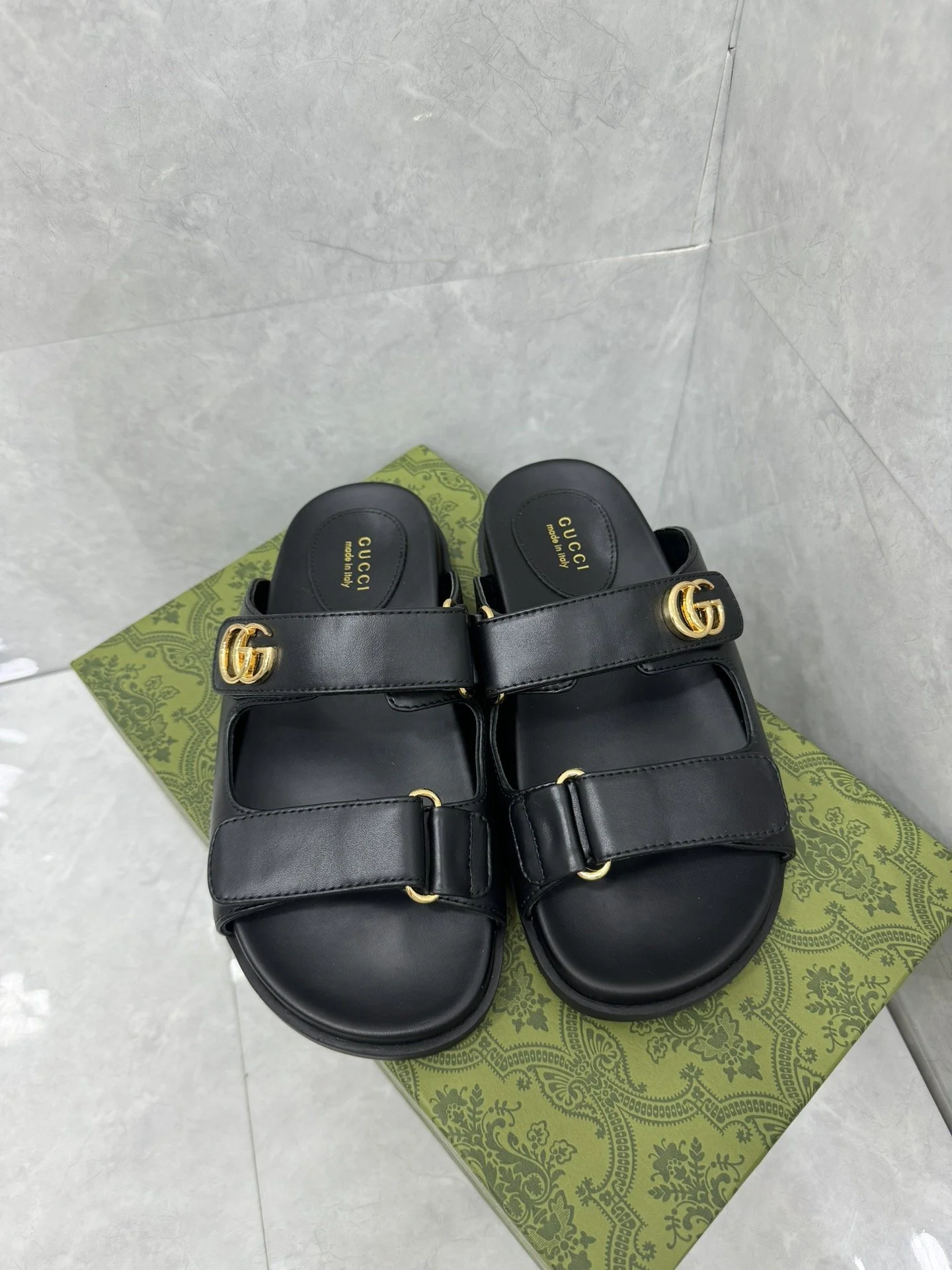 GG SANDALS