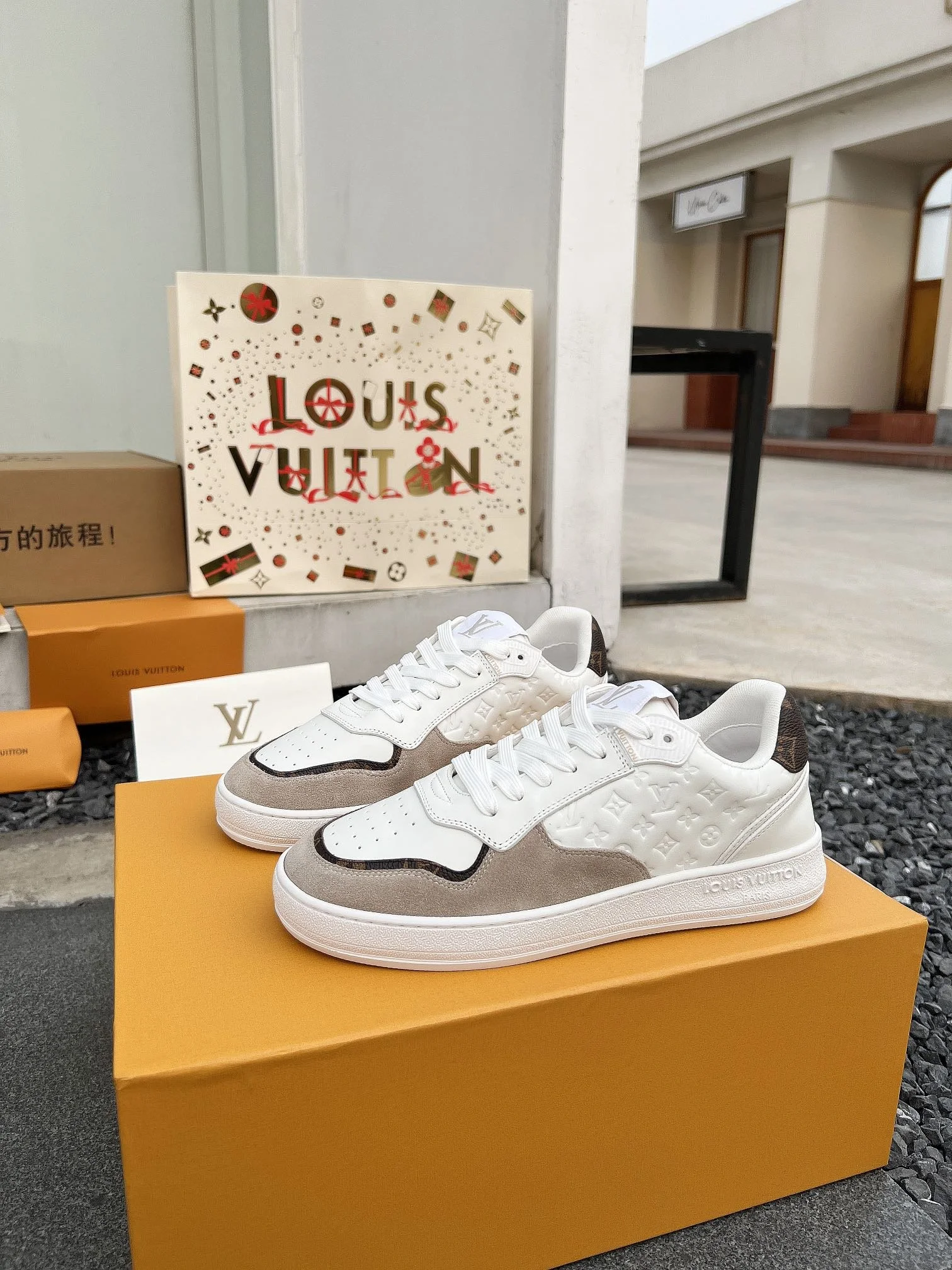 LV SNEAKER