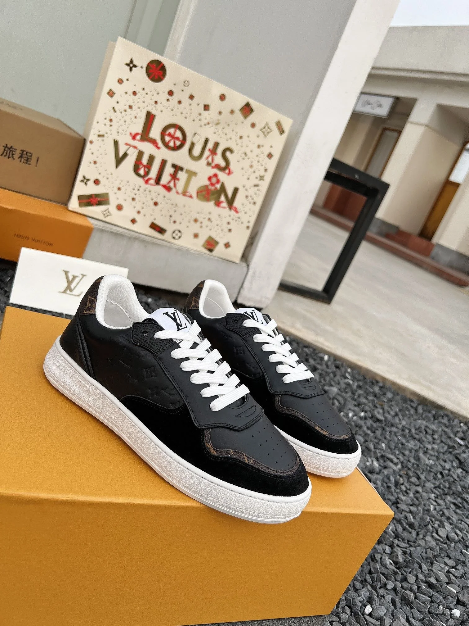 LV SNEAKER