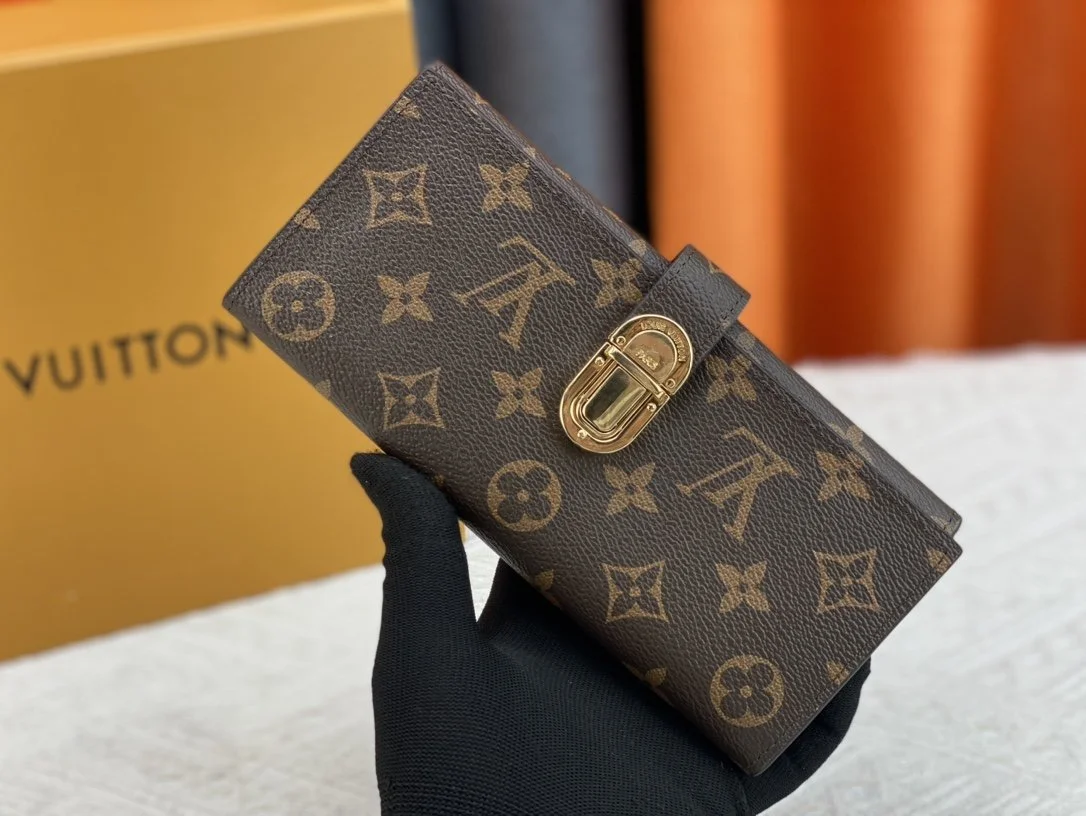 LV WALLET