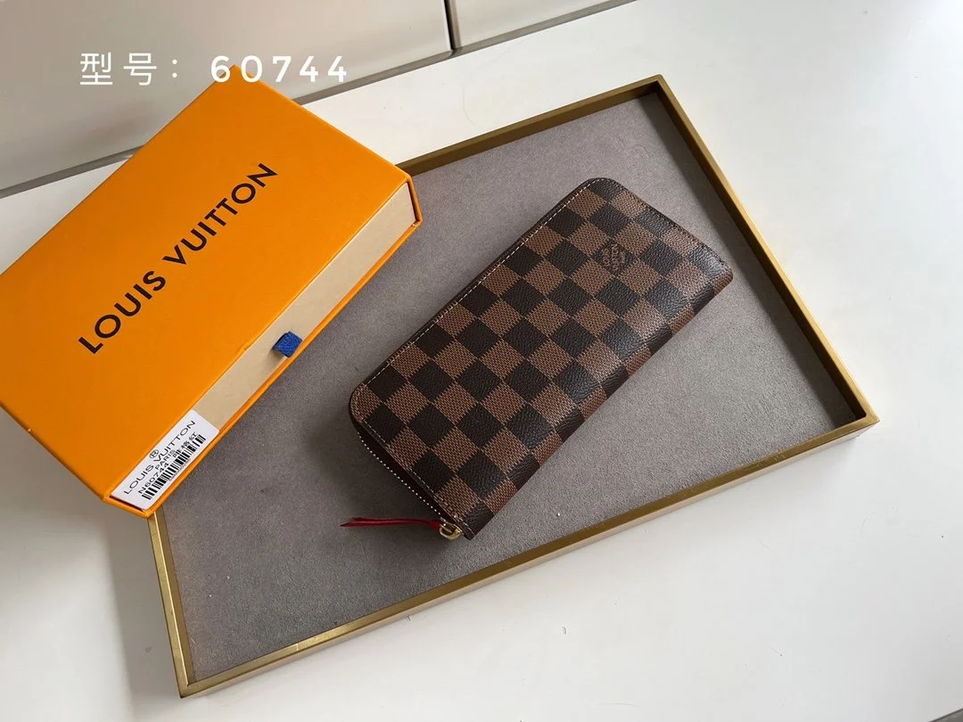 LV ZIPPY WALLET
