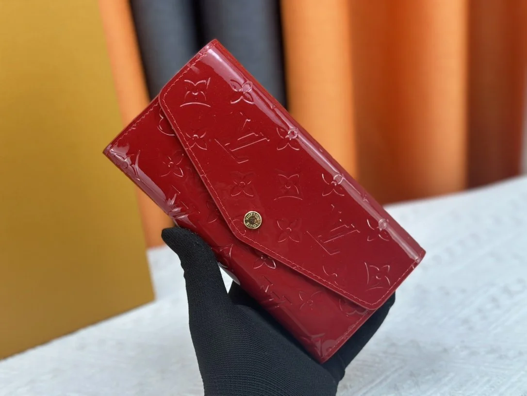 LV WALLET