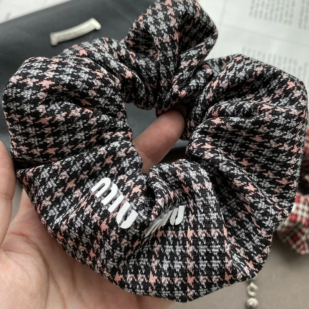 MIU SCRUNCHIE