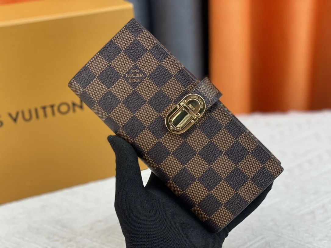 LV WALLET