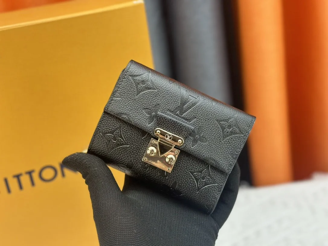 LV WALLET