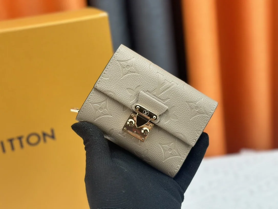 LV WALLET