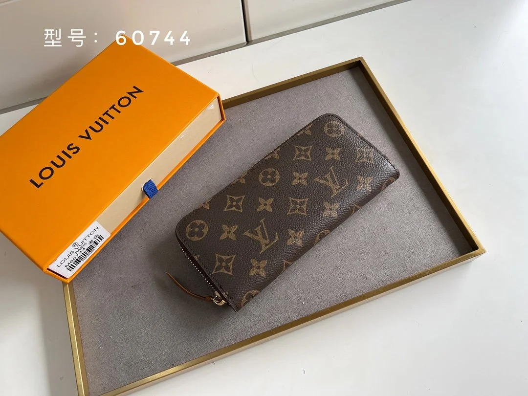 LV ZIPPY WALLET