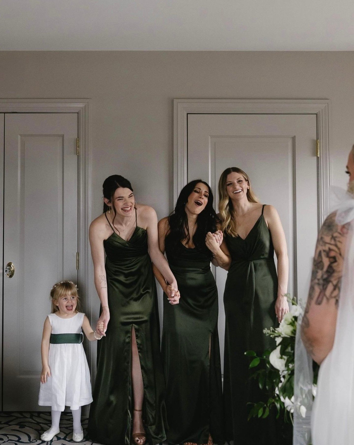 The sweetest first look moment captured of Brooke &amp; her maids 🕊️
