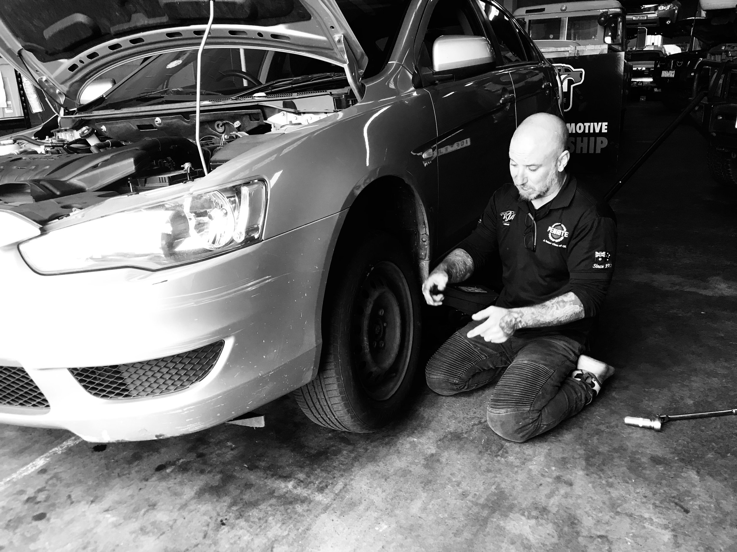 Kristian giving us the tips and tricks for changing a car tyre.