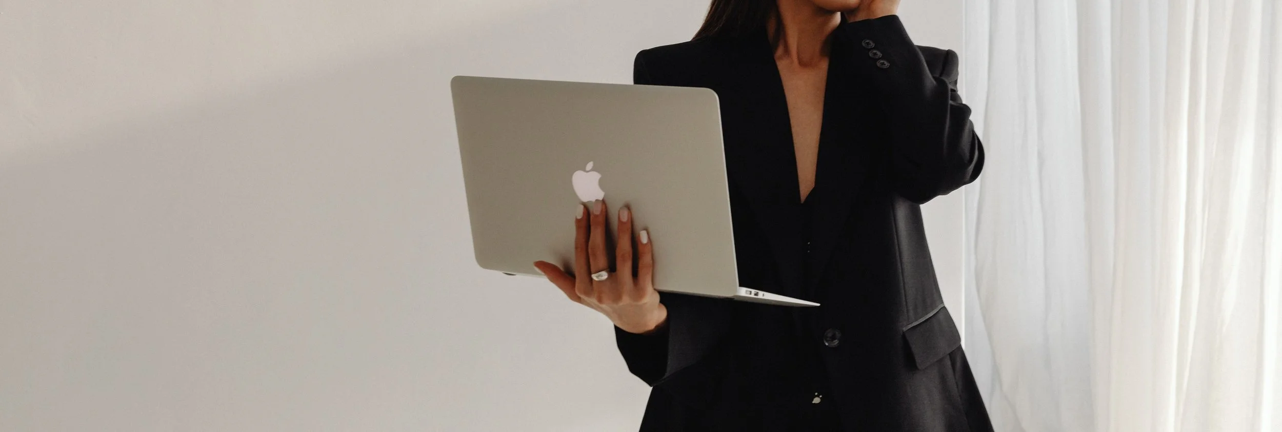 kaboompics_dark-classy-aesthetic-fashion-beautiful-asian-female-entrepreneur-in-black-suit-technology-and-devices-iphone-laptop-airpods-30063-2.jpg