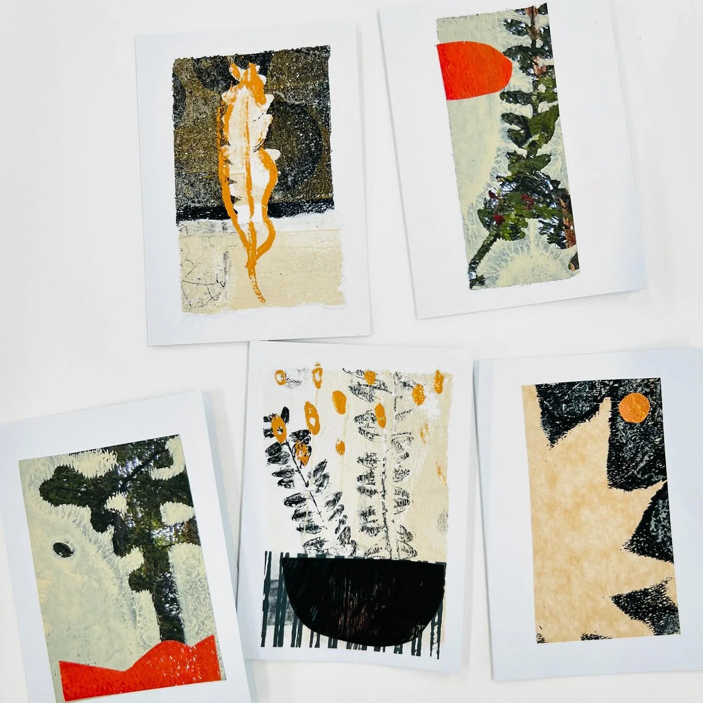 I&rsquo;ve been working very small. Tiny little botanical prints to tuck in with a gift. I can&rsquo;t get enough botanical printing at this time of year, while the leaves and temperature are falling, I&rsquo;m running around picking things up to pri