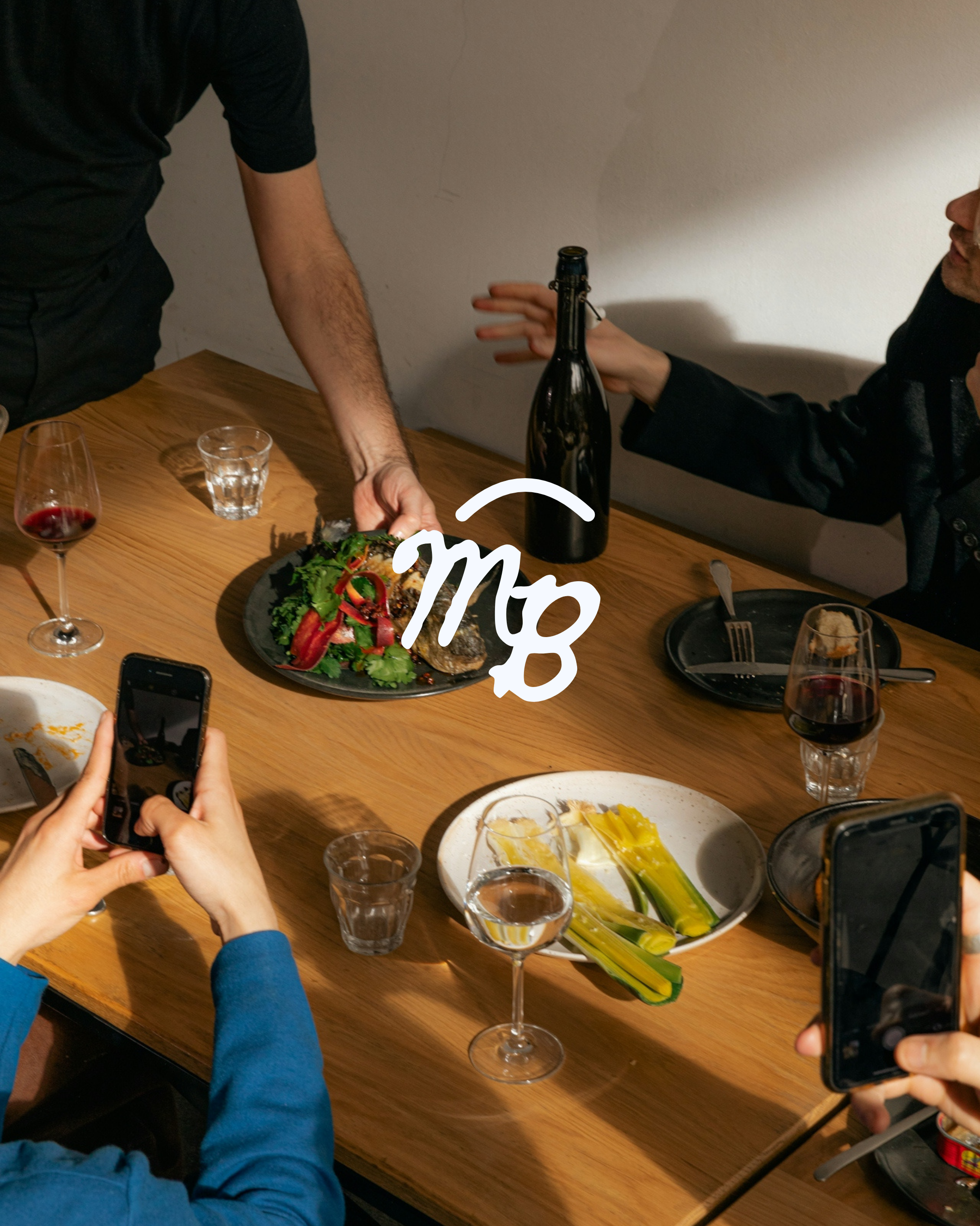 custom logo design for restaurant in los angeles.