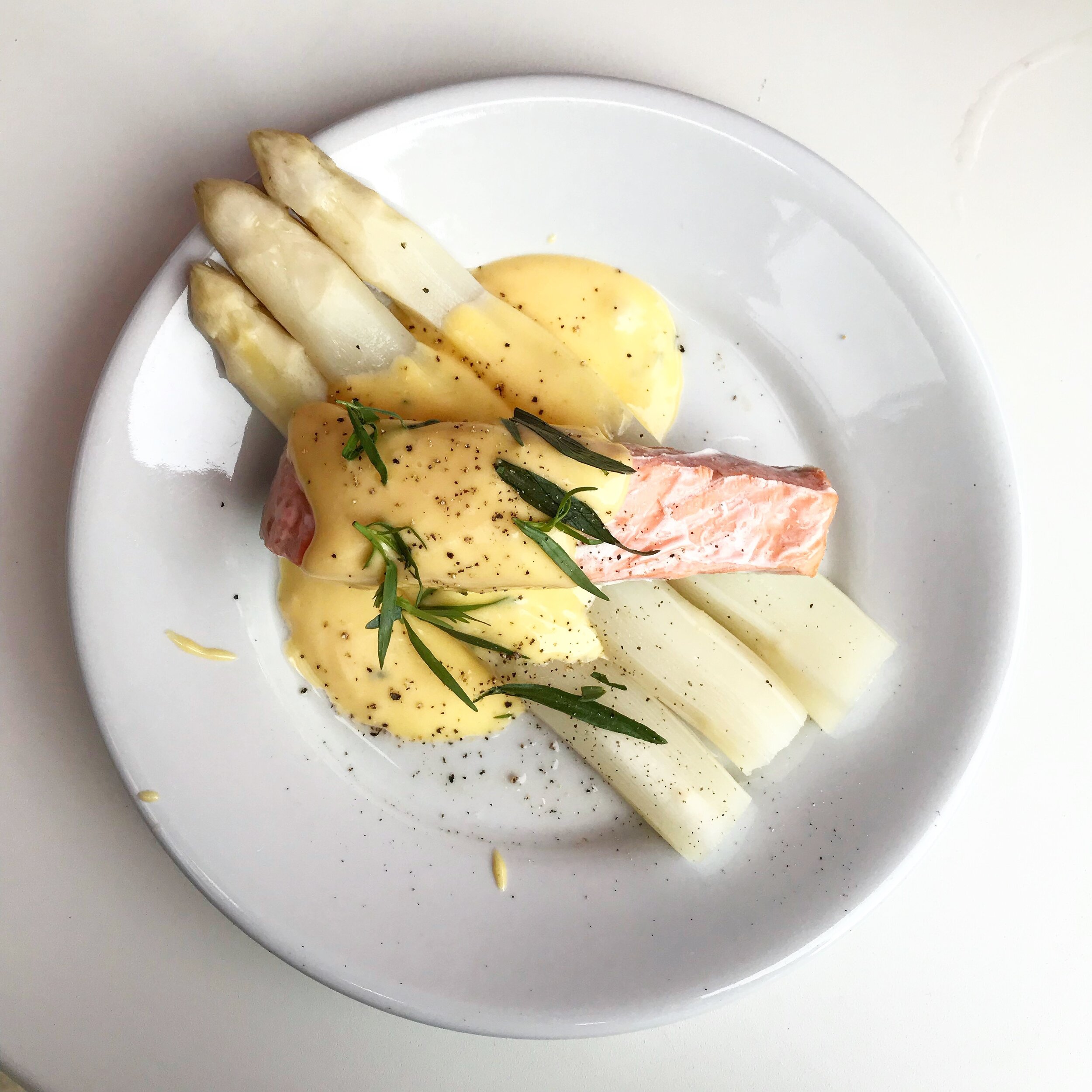 Sexy Spargel mit Hollandaise