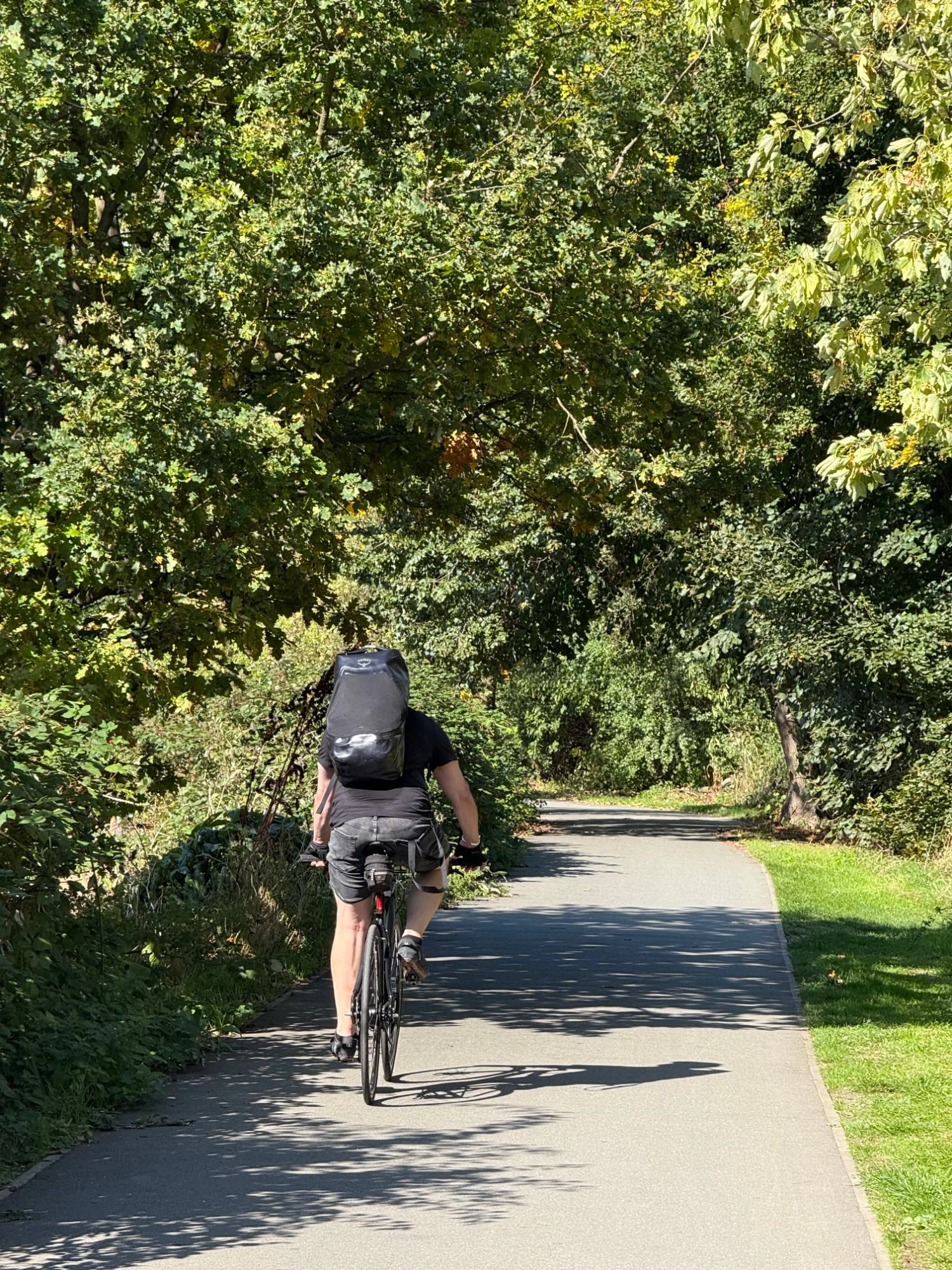 Cycling on the Lee Valley cycle path