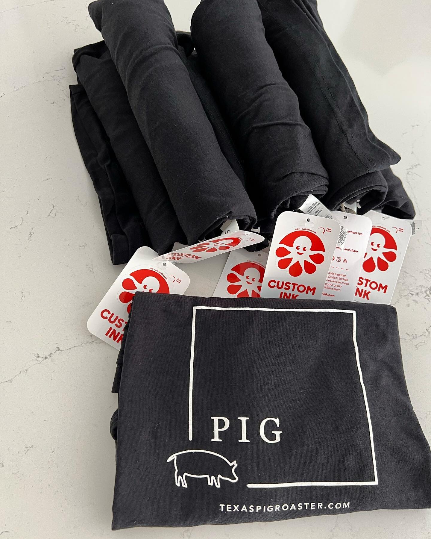 They are in!  New pig serving shirts for the awesome #texaspigroaster team!  Party season is here!
#catering 
#thewoodlandstx 
#pigpartyseason