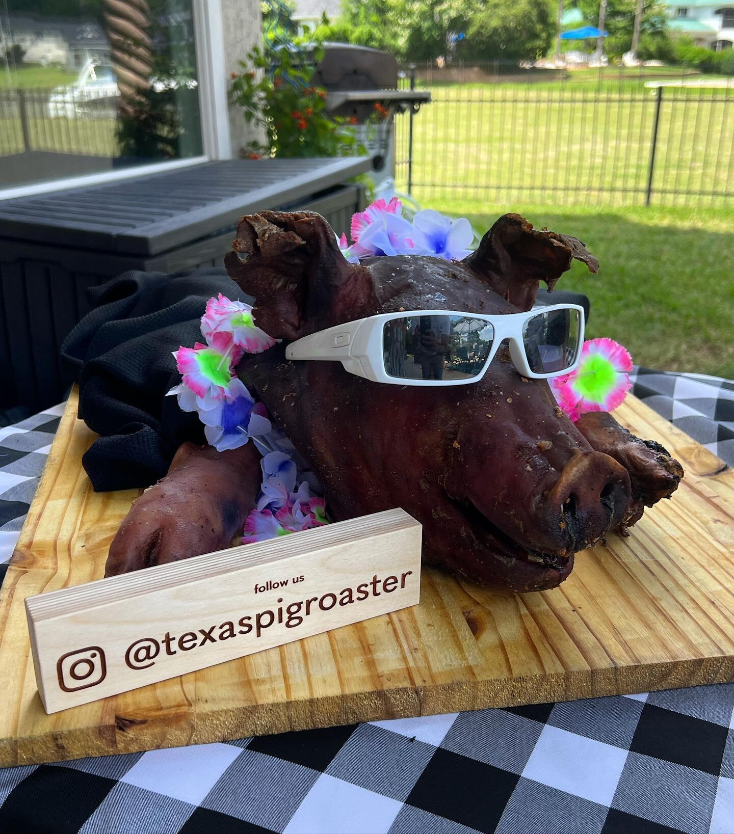 Lake Party Pig Roast! 

#texaspigroaster 
#thewoodlandstx 
#catering 
#houstonfood