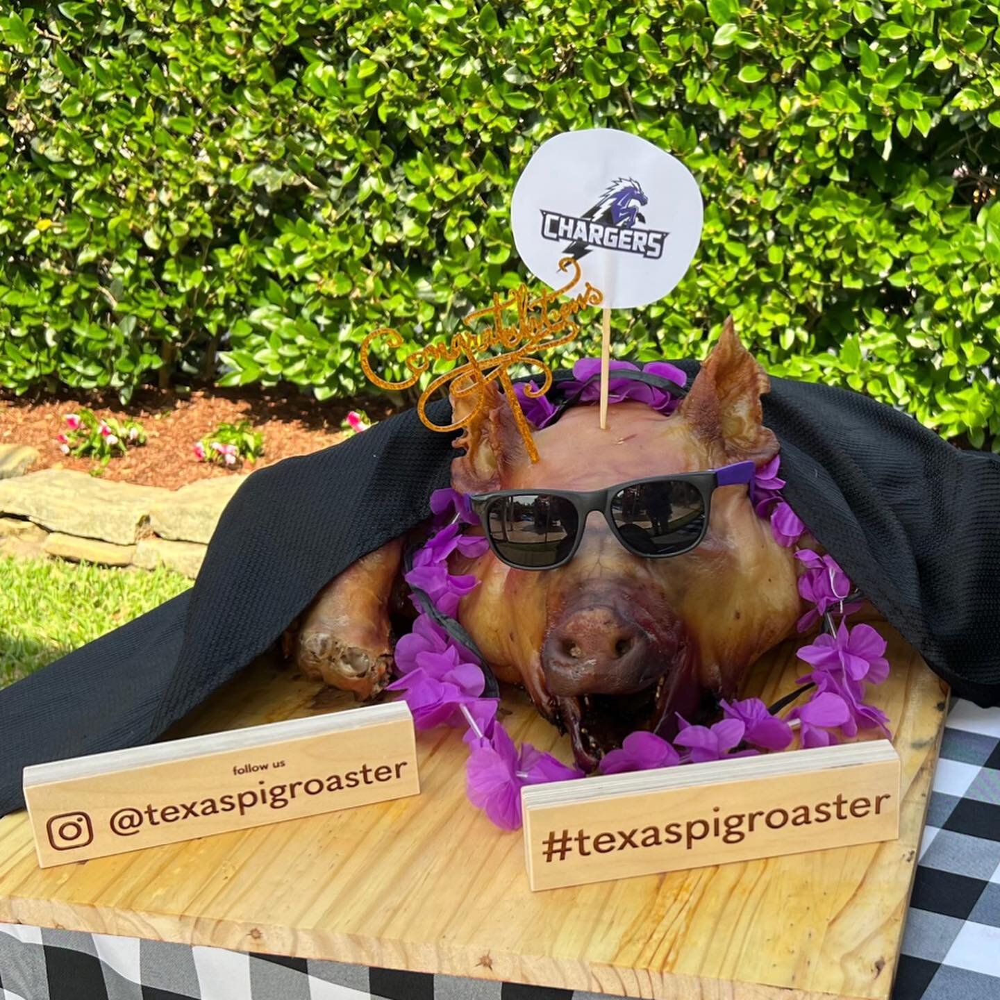 Our team&hellip; and our pigs&hellip;. had a great graduation season!  Congrats to all the graduates!

#foodhouston 
#thewoodlandstx 
#catering 
#houstontx 
#thewoodlandsfoodie
#cateringexperience
